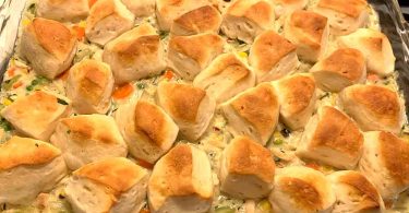 Chicken Pot Pie Bubble-Up Bake: A delicious and comforting casserole dish made with shredded chicken, mixed vegetables, and a flaky biscuit topping, perfect for a weeknight dinner or a comforting family lunch.